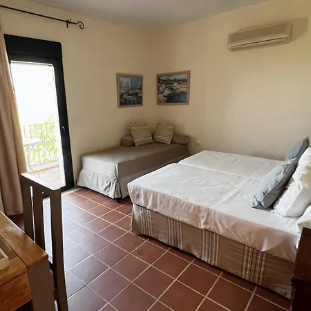 Hotel Sindhura 3*